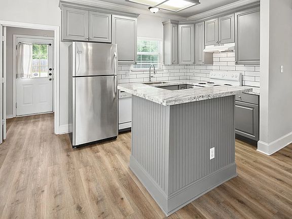 4th image of 403 Francis Dr