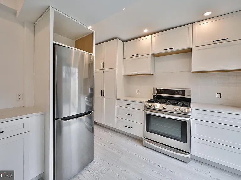 1308 E Oxford St — Photo 13