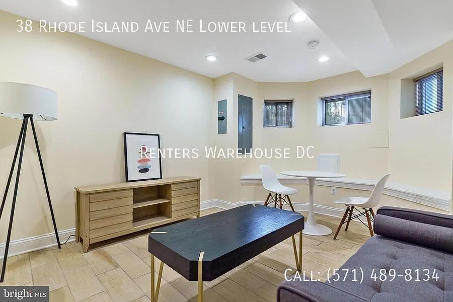 Welcome home to this 2Bd/1Bth lower-level apartment in Bloomingdale! — Photo 3