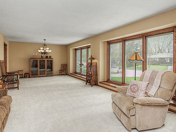 4th image of 2133 Polk Dr