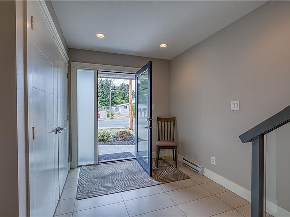 2nd image of 2354 Barclay Rd