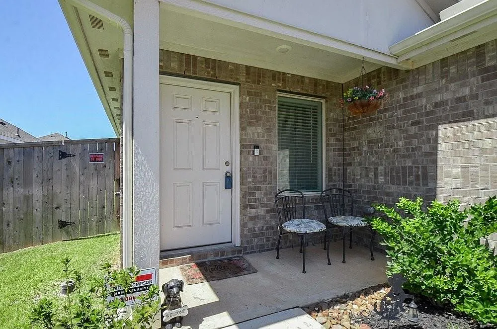 4 bed, 2.0 bath, 1631 sqft, $2,050 — Photo 3