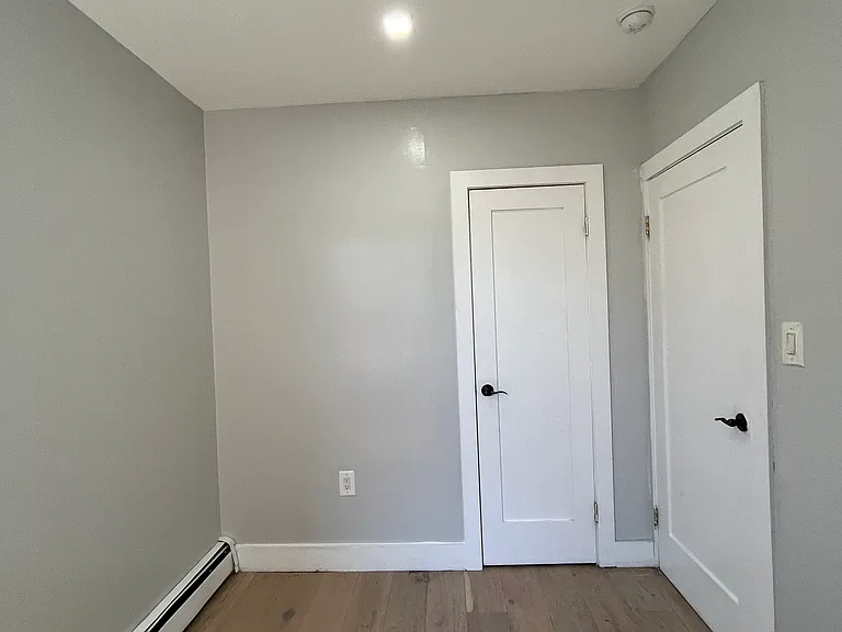 325 Avenue E — Photo 5