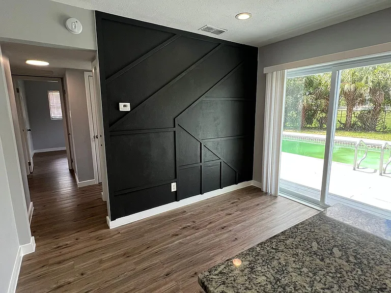 1221 Cypress Ln — Photo 2