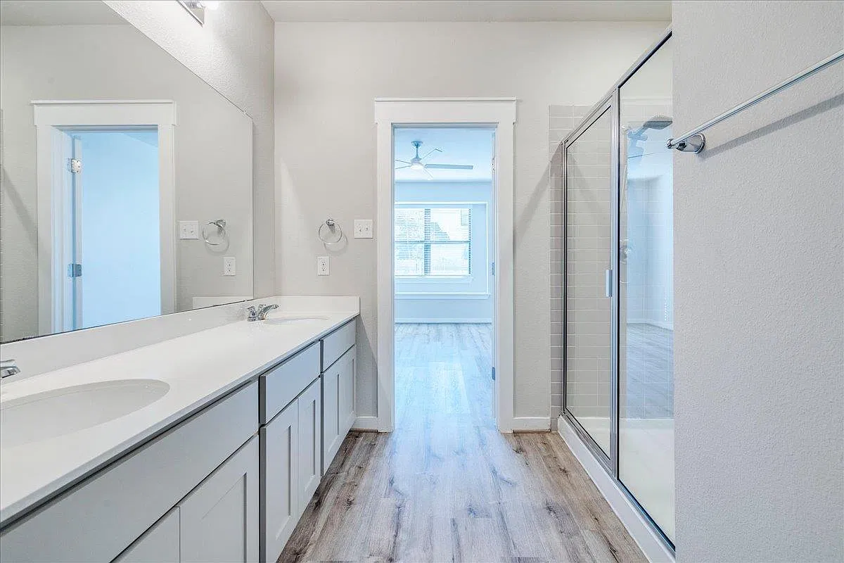 4 bed, 2.5 bath, 2108 sqft, $1,950 — Photo 4