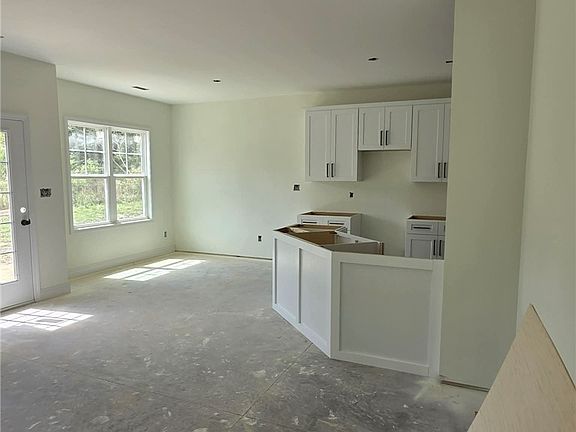 5th image of 725 Porter Rd