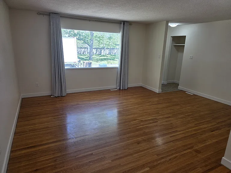 4931 Vienna Dr NW — Photo 3