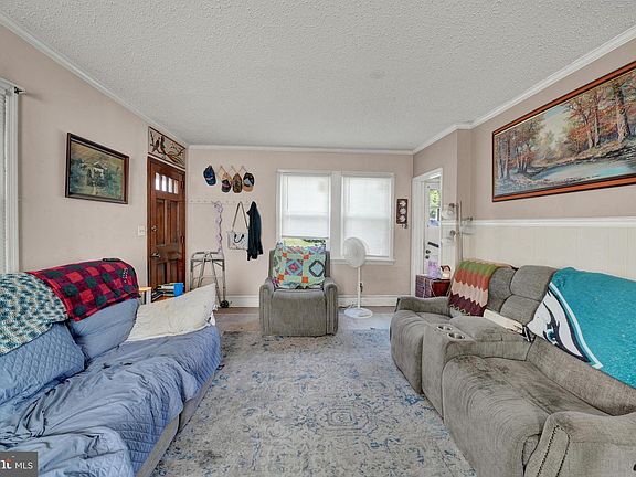 3rd image of 220 W Main St