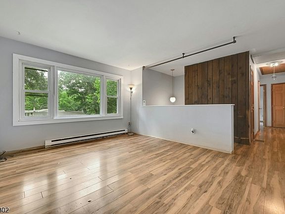 2nd image of 16 Essex Rd
