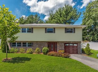 99 Damon Rd, Needham, MA 02494