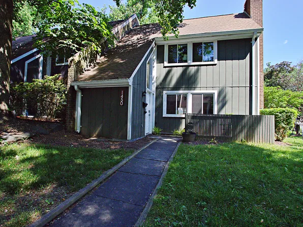 1450 Greenmont Ct, Reston, VA 20190