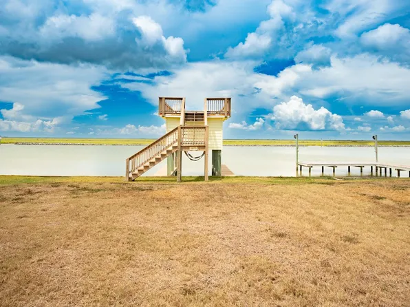 5615 County Road 230, Bay City, TX 77414