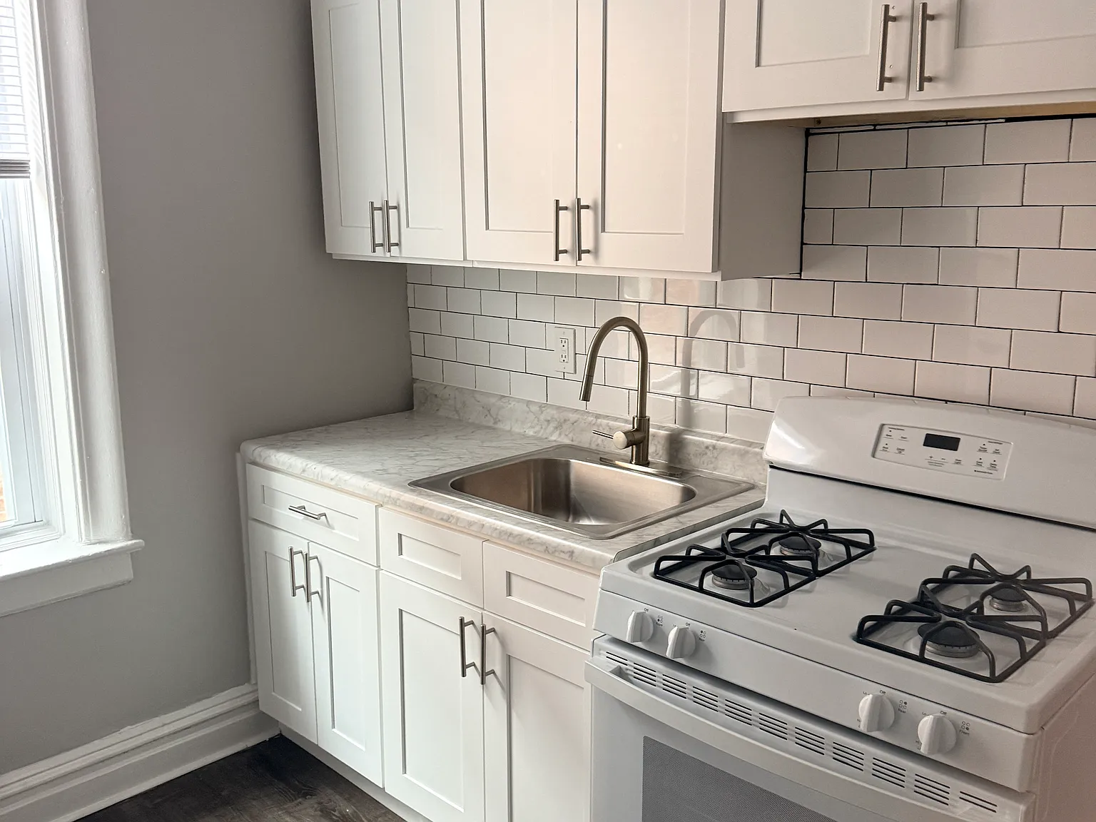 355 Danforth Ave — Photo 2