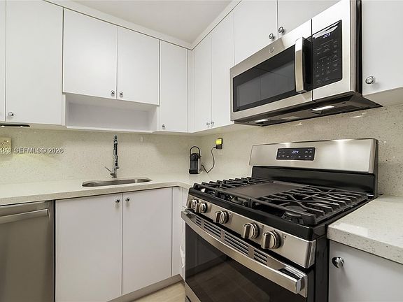 4th image of 1205 Mariposa Ave APT 326