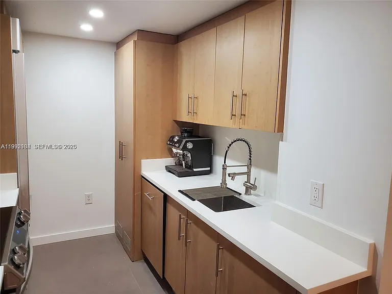 10275 Collins Ave #523 — Photo 5