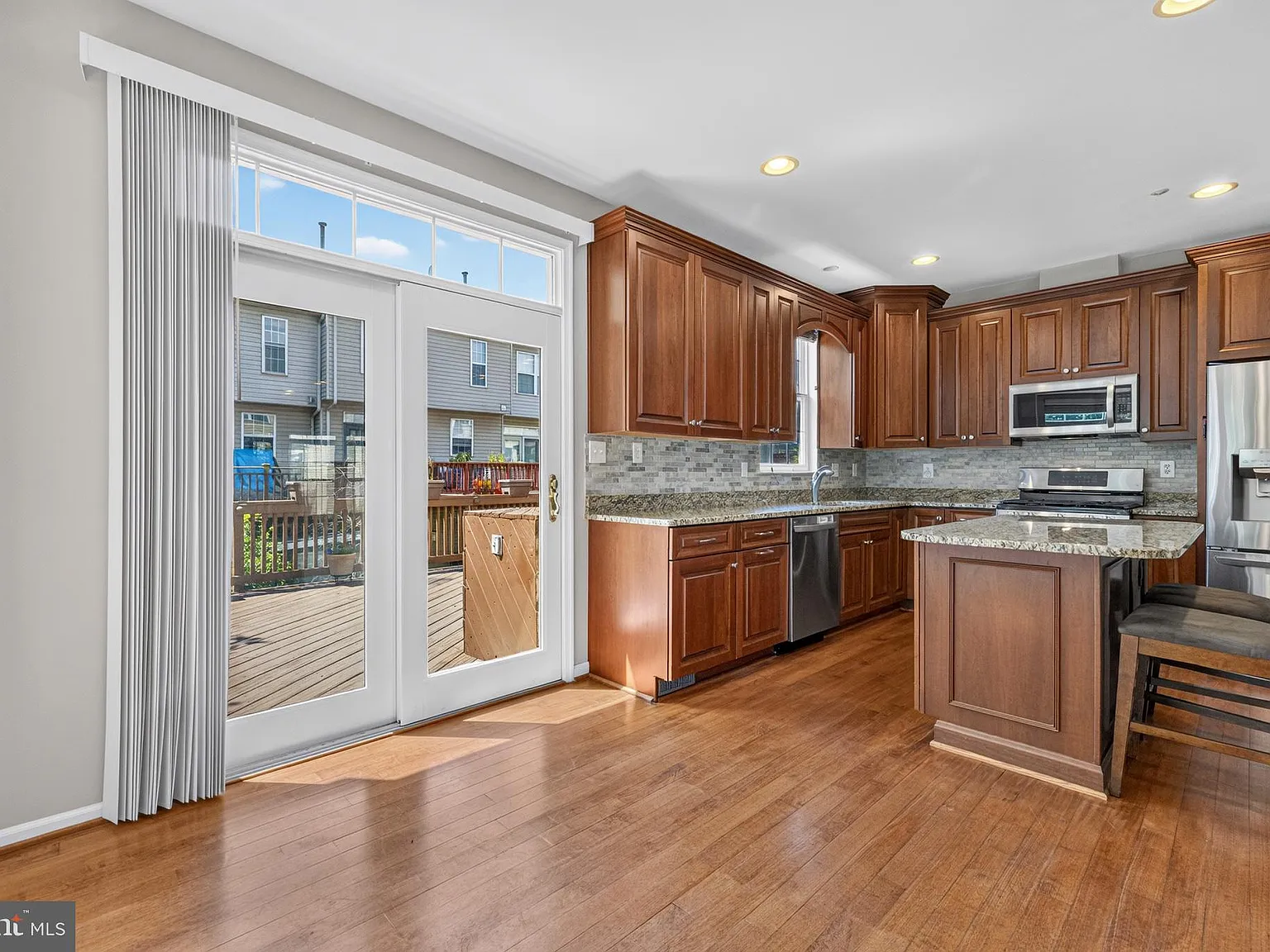 3 bed, 2.5 bath, 2160 sqft, $2,900 — Photo 4