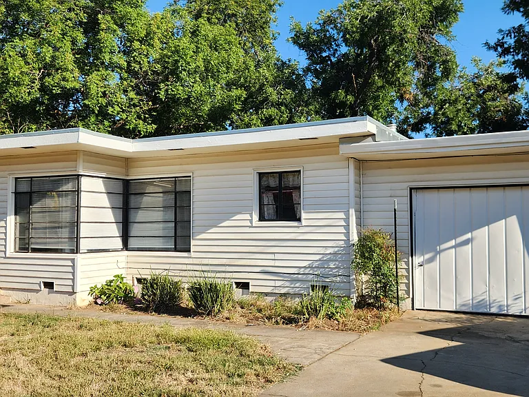 983 Myrtle Ave — Photo 3