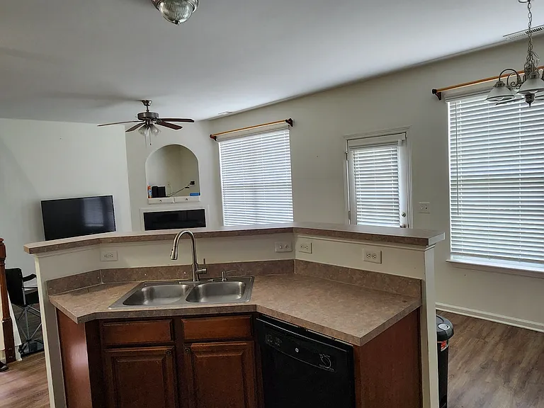 7425 Wallace Ln — Photo 5