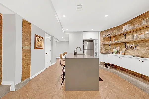 Rented by Remax Real Estate Professionals | media 34