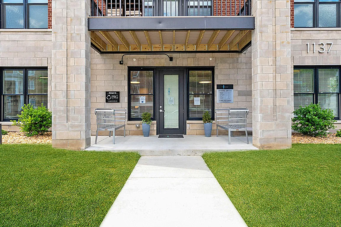 Circ Apartments — Photo 3