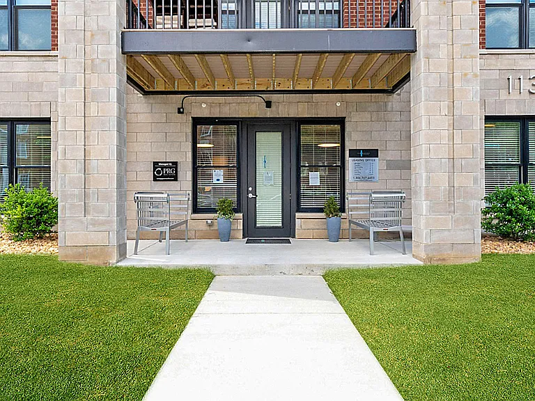 Circ Apartments — Photo 3
