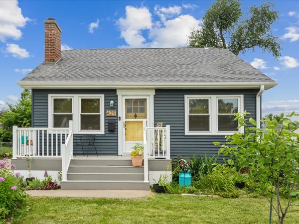 429 Dunreath Dr NE, Cedar Rapids, IA 52402