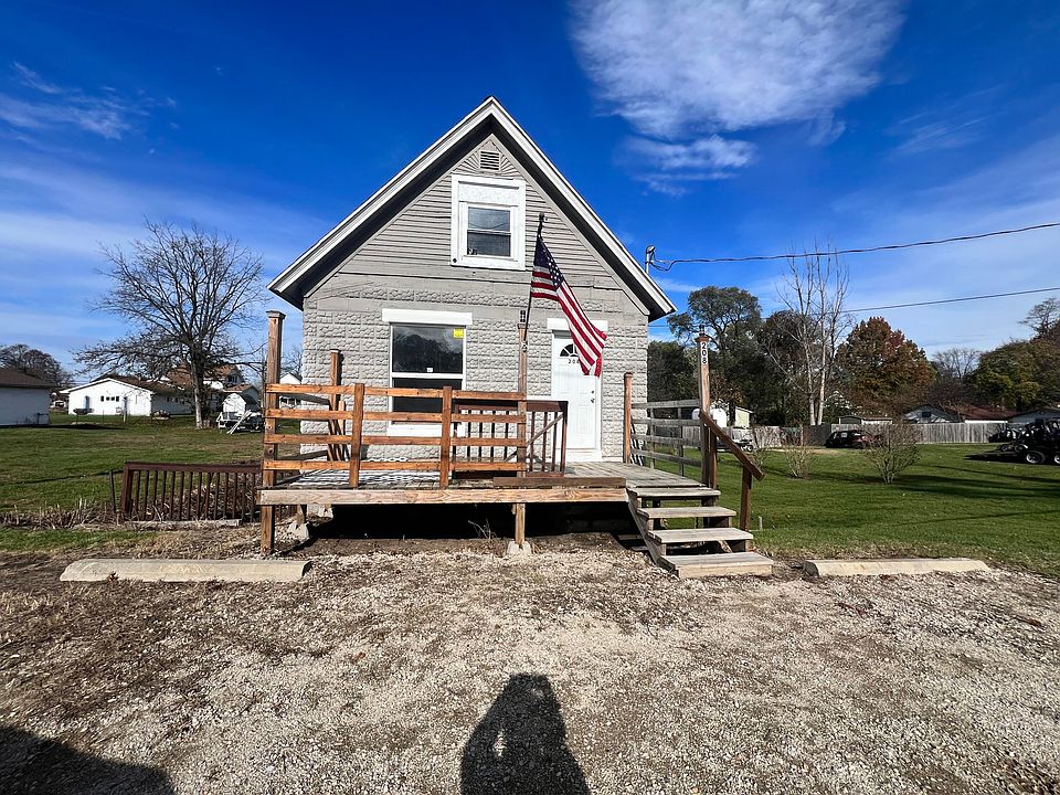 1st image of 208 1st Ave