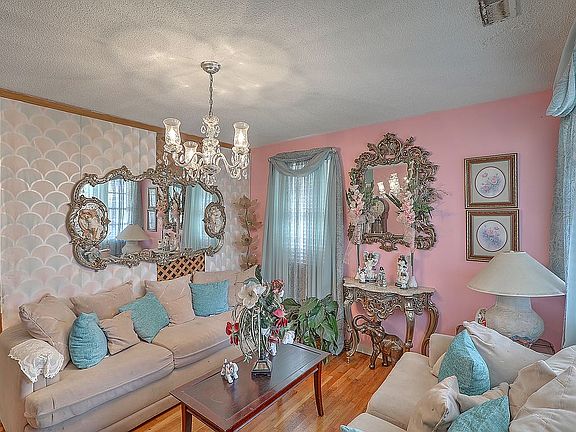 5th image of 2307 Delano St