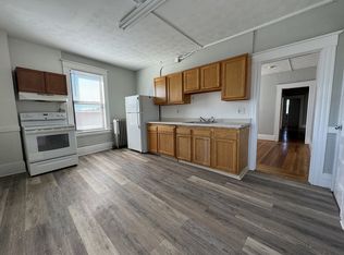 4 E Main St APT 3F, Plainville, CT 06062