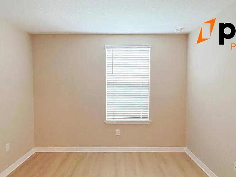 10083 Salt Point Dr — Photo 23