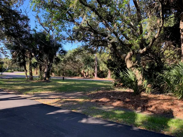 247 Deer Run Ln, Saint Helena Island, SC 29920