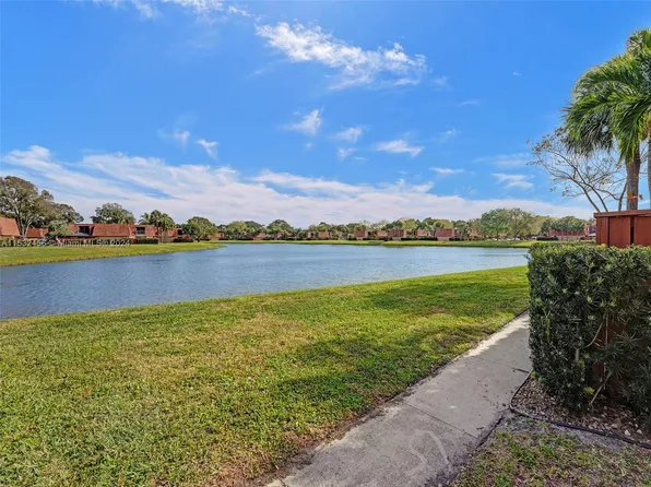 313 Buttonwood Ln, Boynton Beach, FL 33436