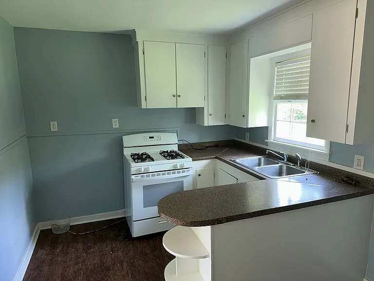 2719 Old Country Club Rd — Photo 2