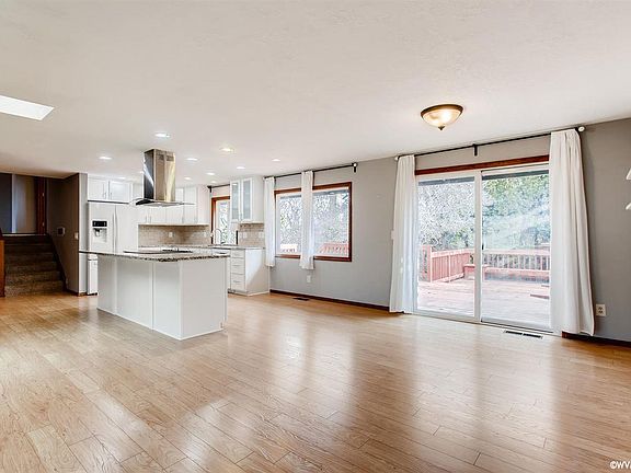 4th image of 1464 35th Ave NW