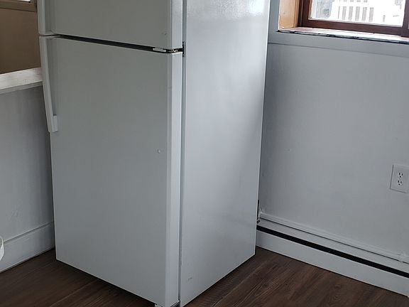 5th image of 4 Essex Ave APT 1