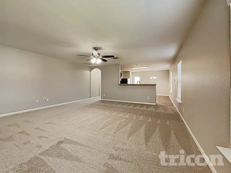 1404 Breanna Ln — Photo 3