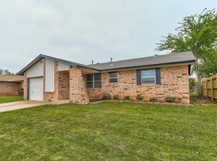 617 Robin Hill Rd, Edmond, OK 73003