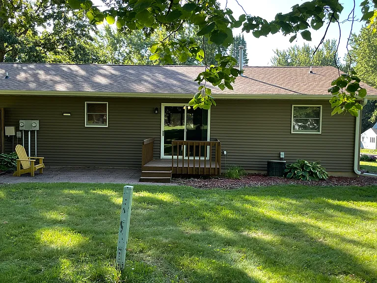 387 Golf Dr — Photo 2