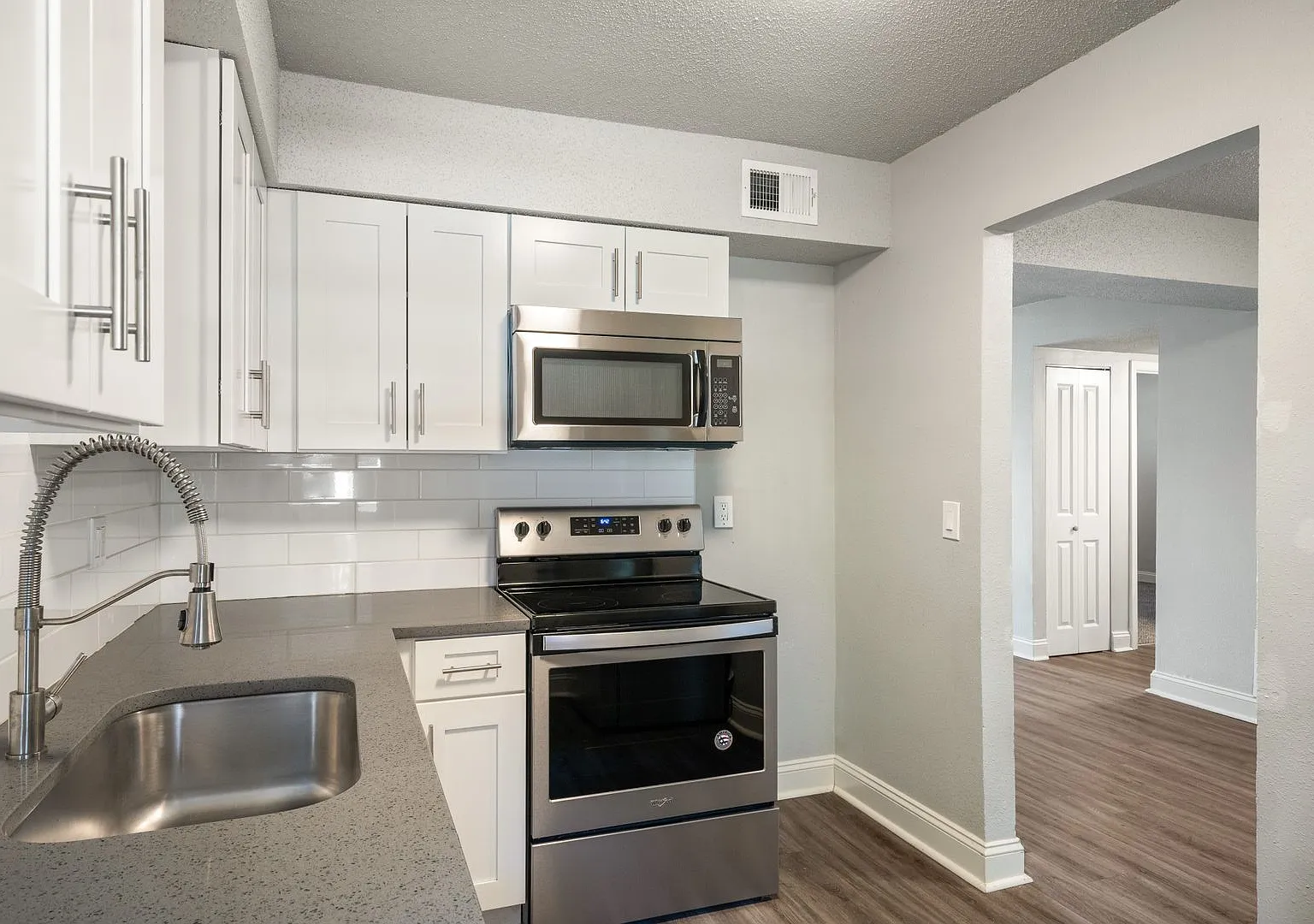 Pendleton Heights Apartments — Photo 2