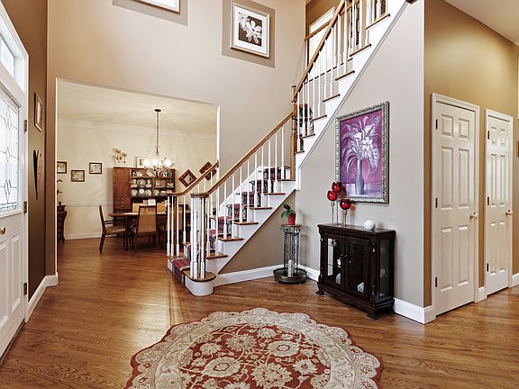 2nd image of 33 Brookview Dr