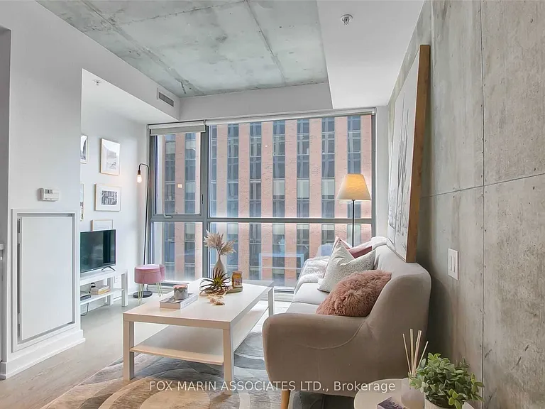39 Brant St #523 — Photo 2