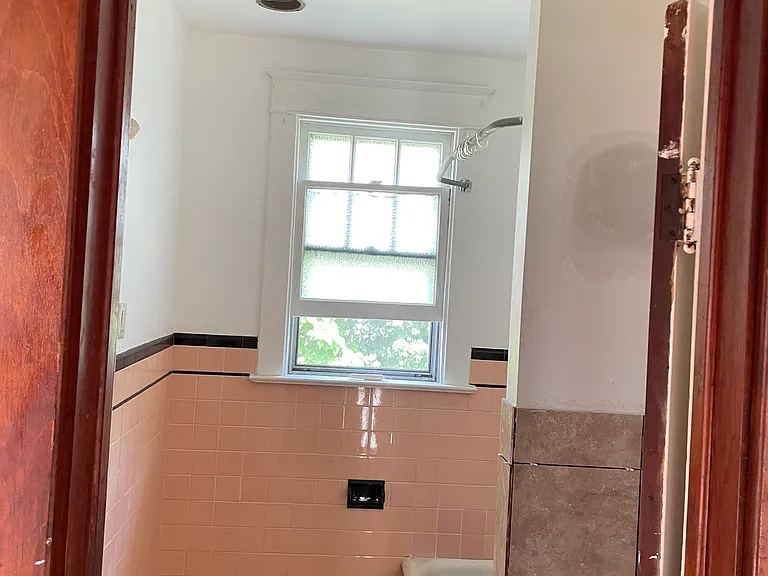 2015 Genesee St #2 — Photo 8
