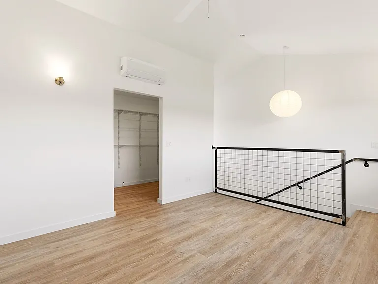 2404 Garfield Ave SE — Photo 5