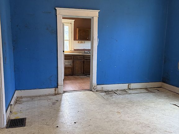 5th image of 1610 Douglas Ave