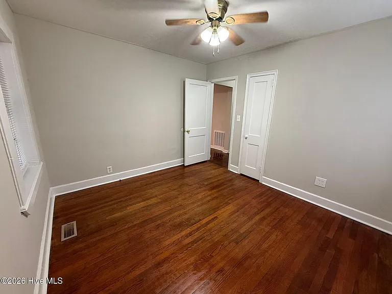 206 Queens Rd — Photo 12
