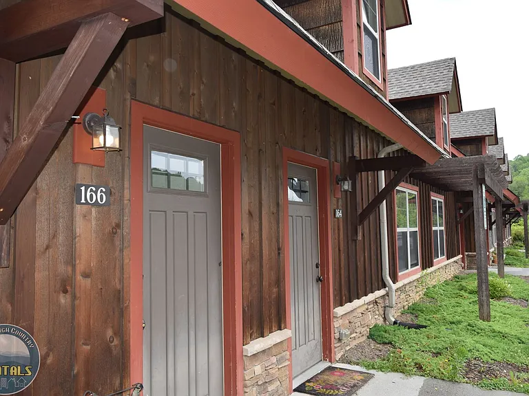 Forrest Edge Townhomes! - 4bd/4ba: Centrally Located! Upscale Student Living! — Photo 42