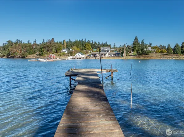 1597 Griffith Point Road, Nordland, WA 98358