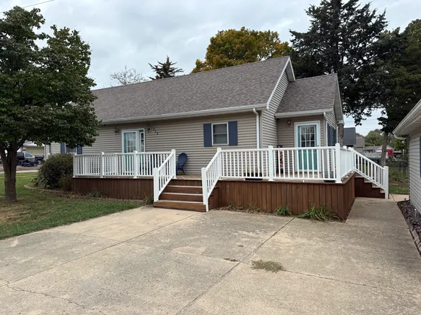 212 S 1st St, Cherry, IL 61317