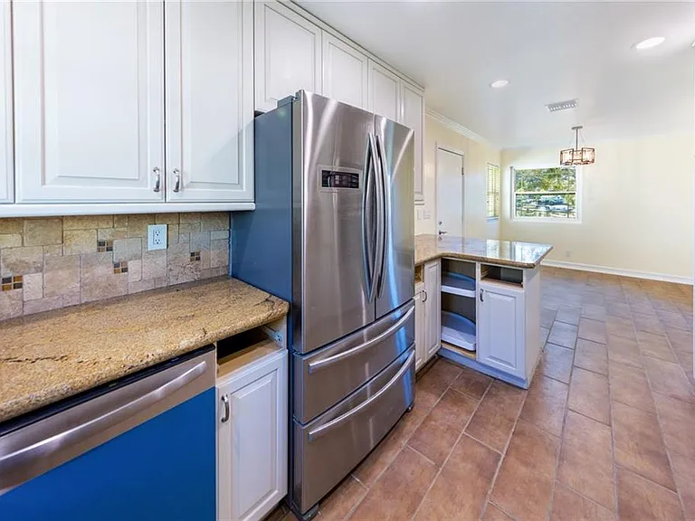 6401 Hubbard Rd — Photo 8