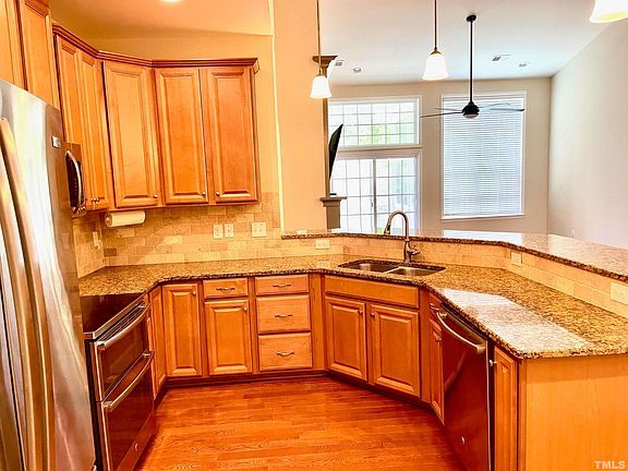 5th image of 830 Silverton Ct
